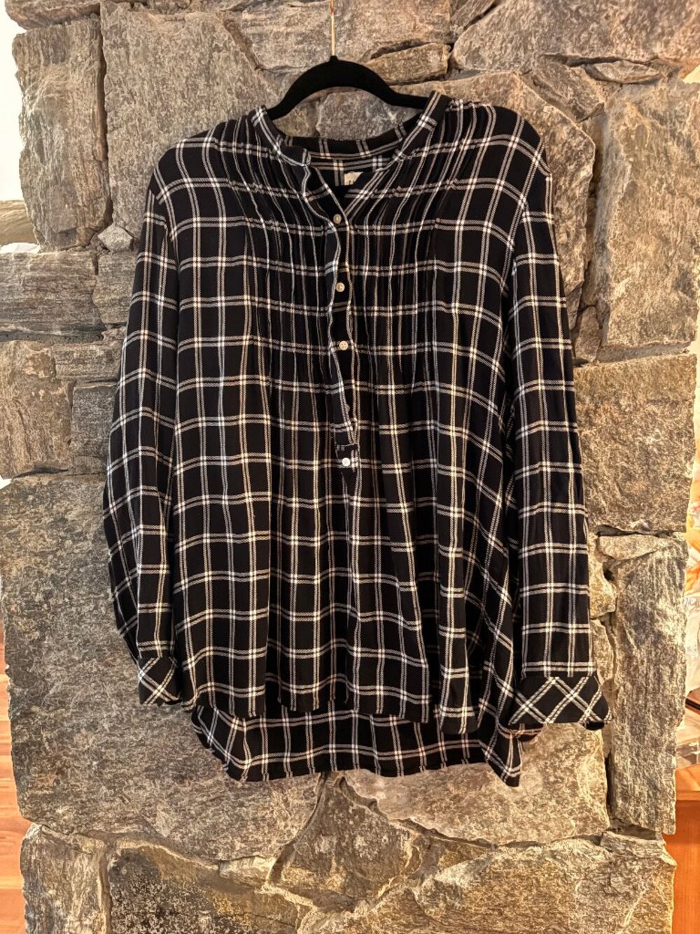 GAP BLACK & WHITE PLAID FLANNEL HENLEY/POPOVER, PINTUCK PLEATED TOP SZ LARGE